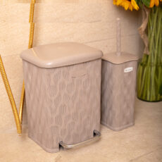 ست
سطل
زباله و
فرچه مدل فلورا