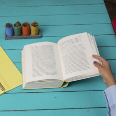 کتاب شادکامان دره قره سو اثر علی محمد افغانی نشر نگاه