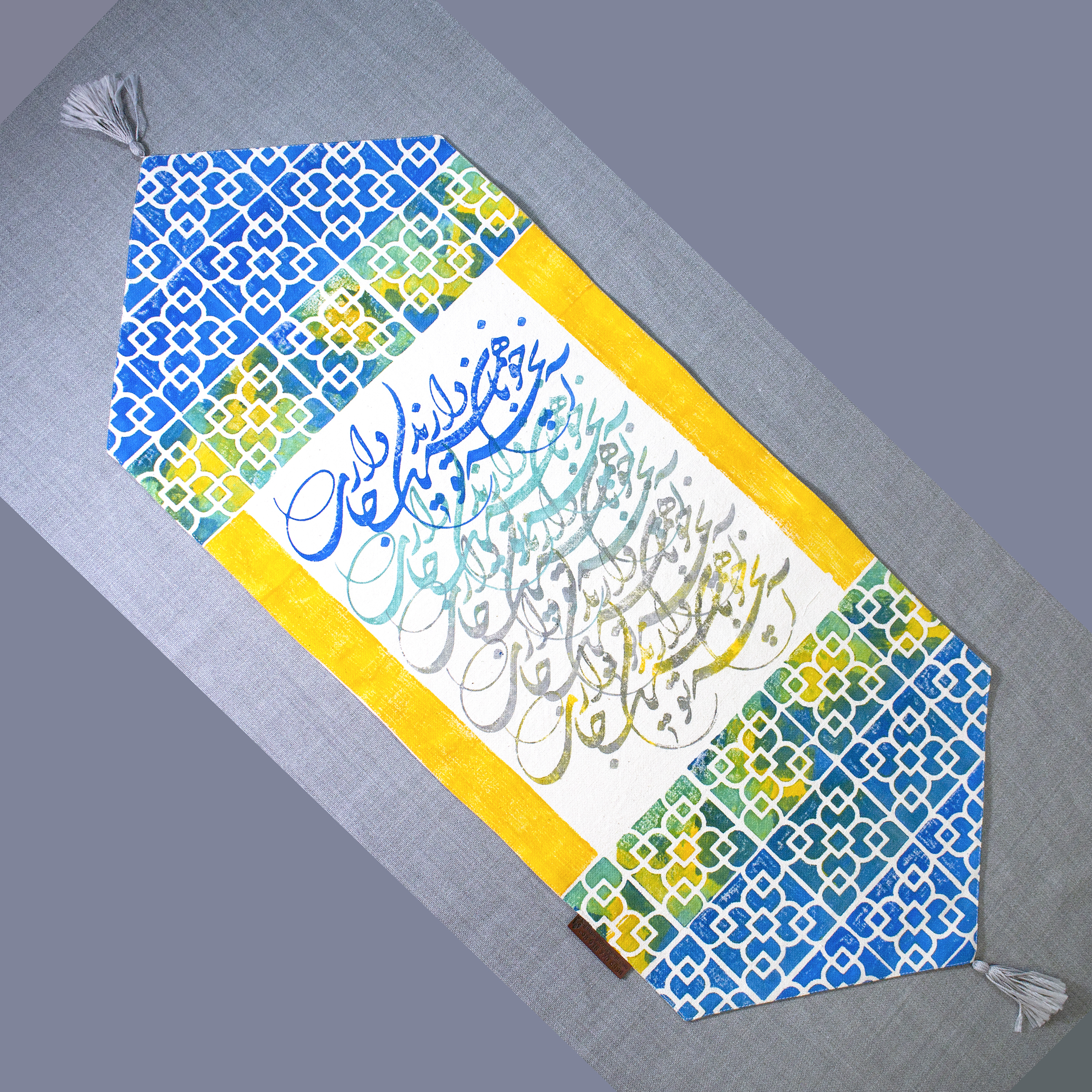 رانر طرح کاشی کد RU4090 به همراه کاور کوسن