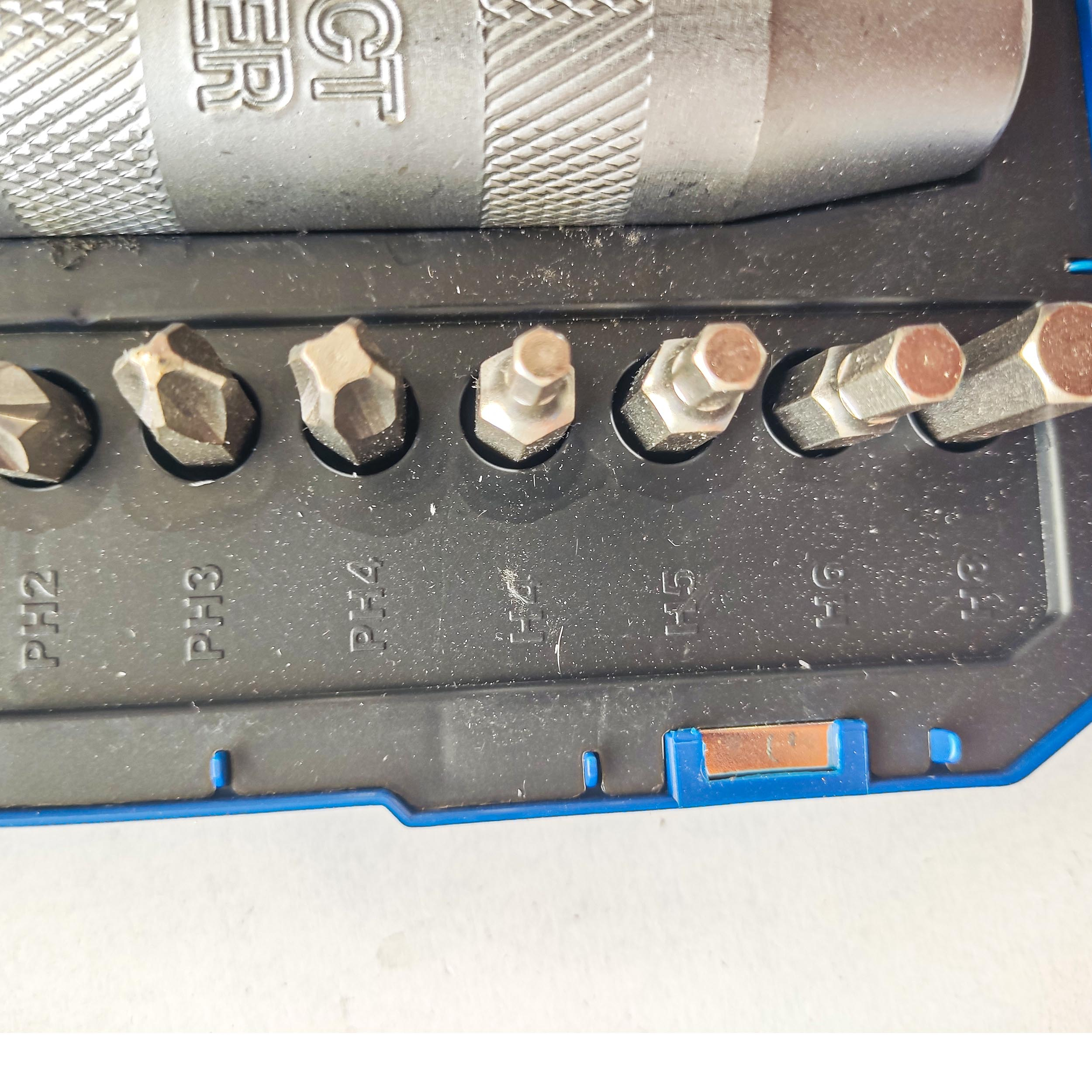 پیچ گوشتی ضربه خور وادفو مدل WFR7405 بسته 14 عددی