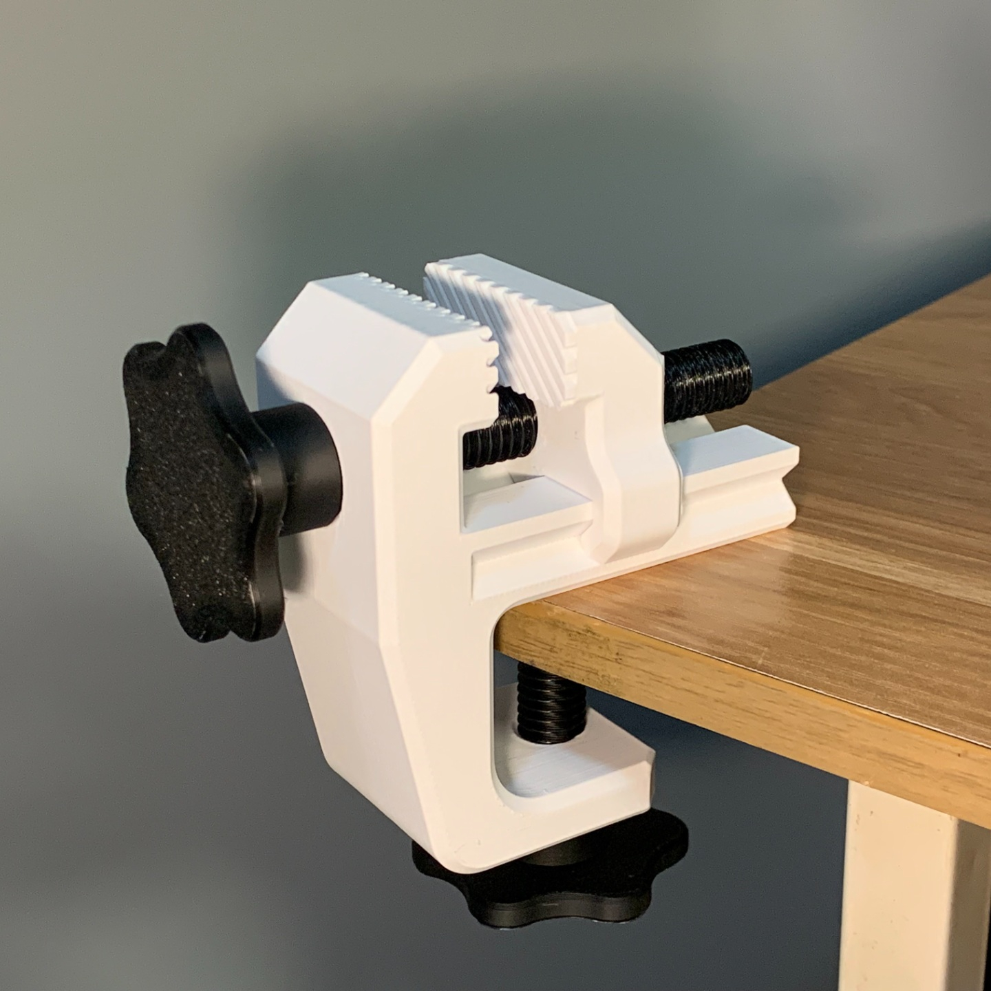 گیره رومیزی مدل plastic desk clamp
