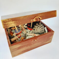 ست هدیه مدل شب یلدا کد YB12 مجموعه 17 عددی