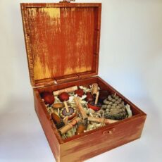 ست هدیه مدل شب یلدا کد YB12 مجموعه 17 عددی