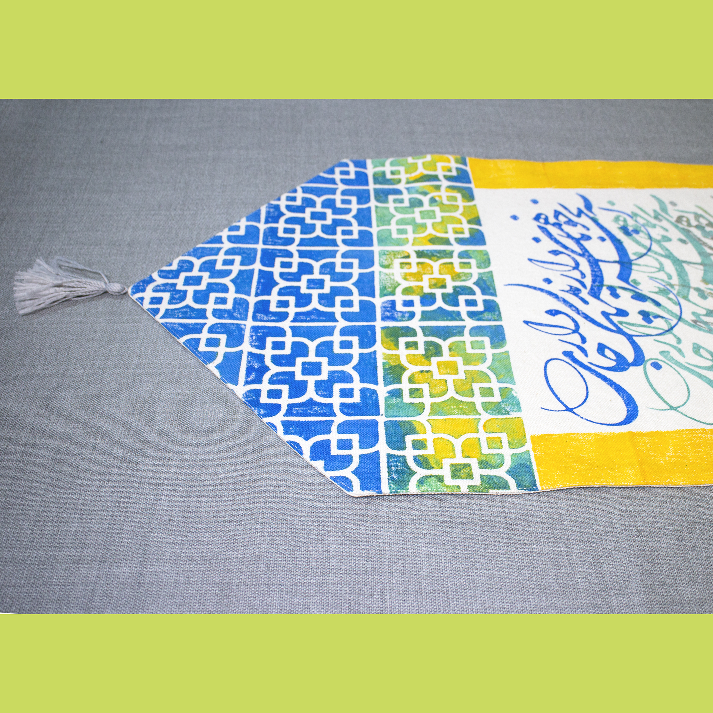 رانر طرح کاشی کد RU4090 به همراه کاور کوسن