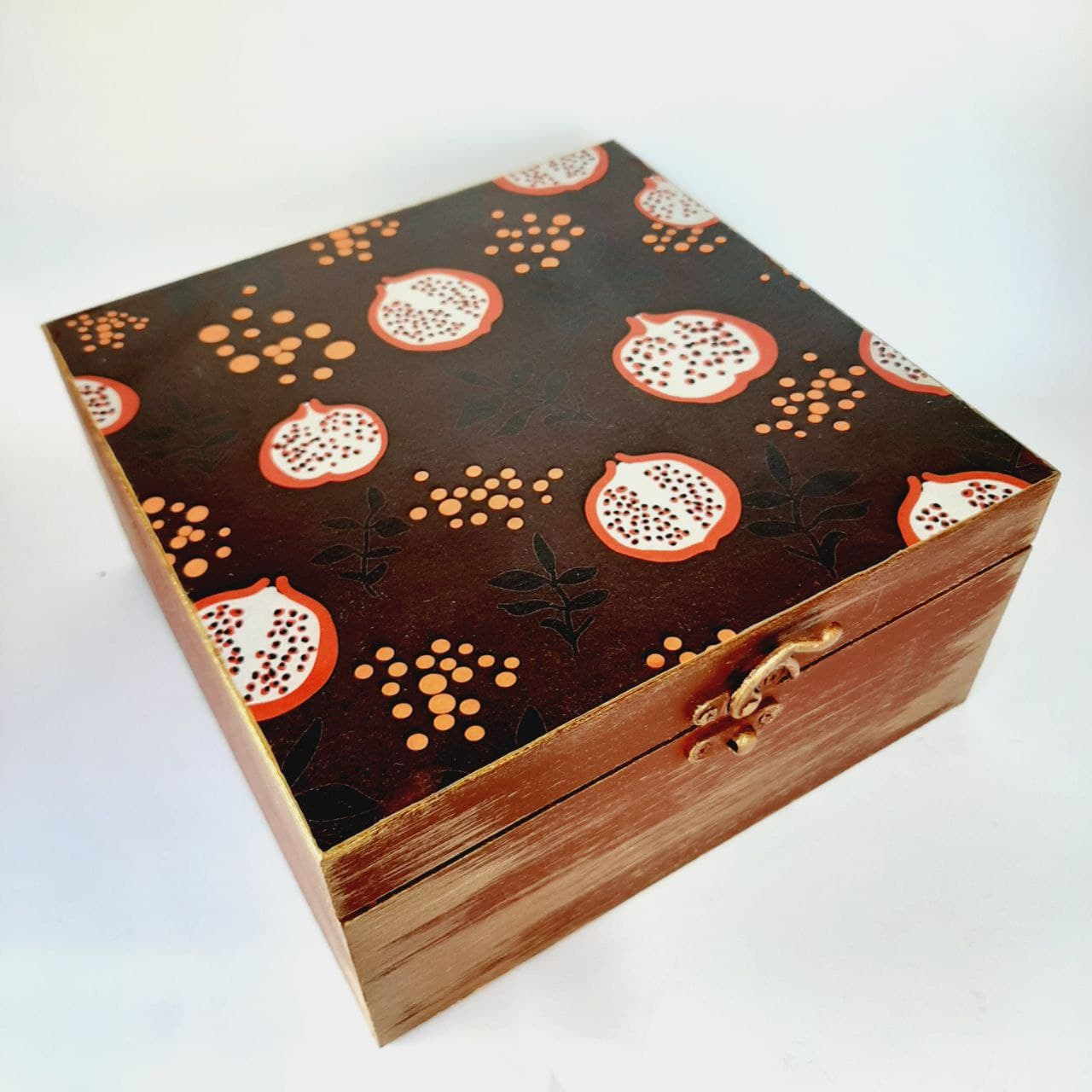 ست هدیه مدل شب یلدا کد YB12 مجموعه 17 عددی