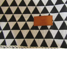 رومیزی هوم اند لایف مدل لینوود S طرح مثلثی کد 020006