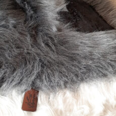 کوسن تیگران مفشوو مدل لاو به همراه شال مبل