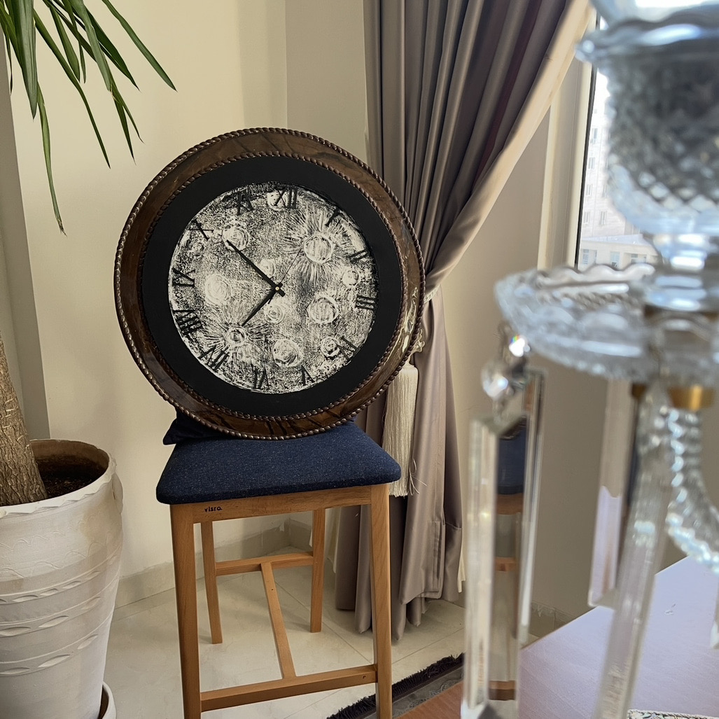 ساعت دیواری مدل ماه