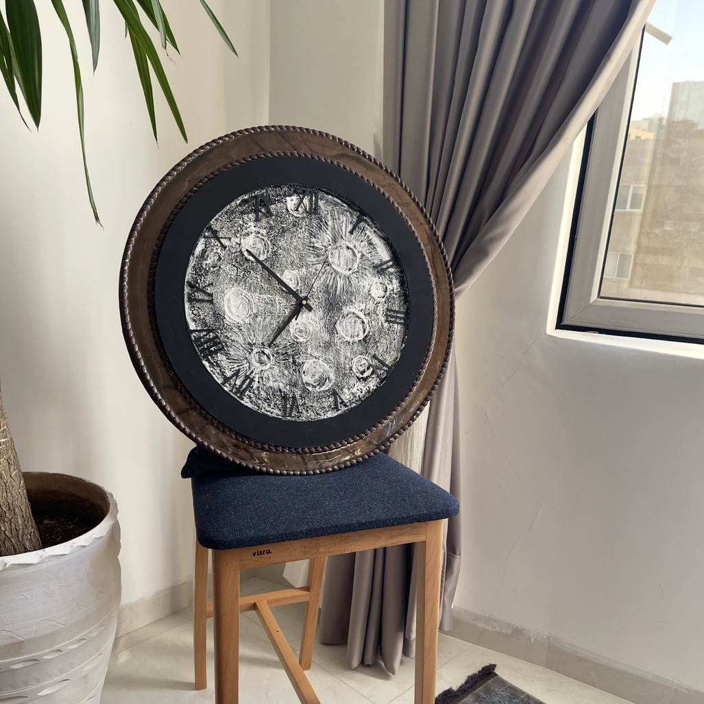 ساعت دیواری مدل ماه