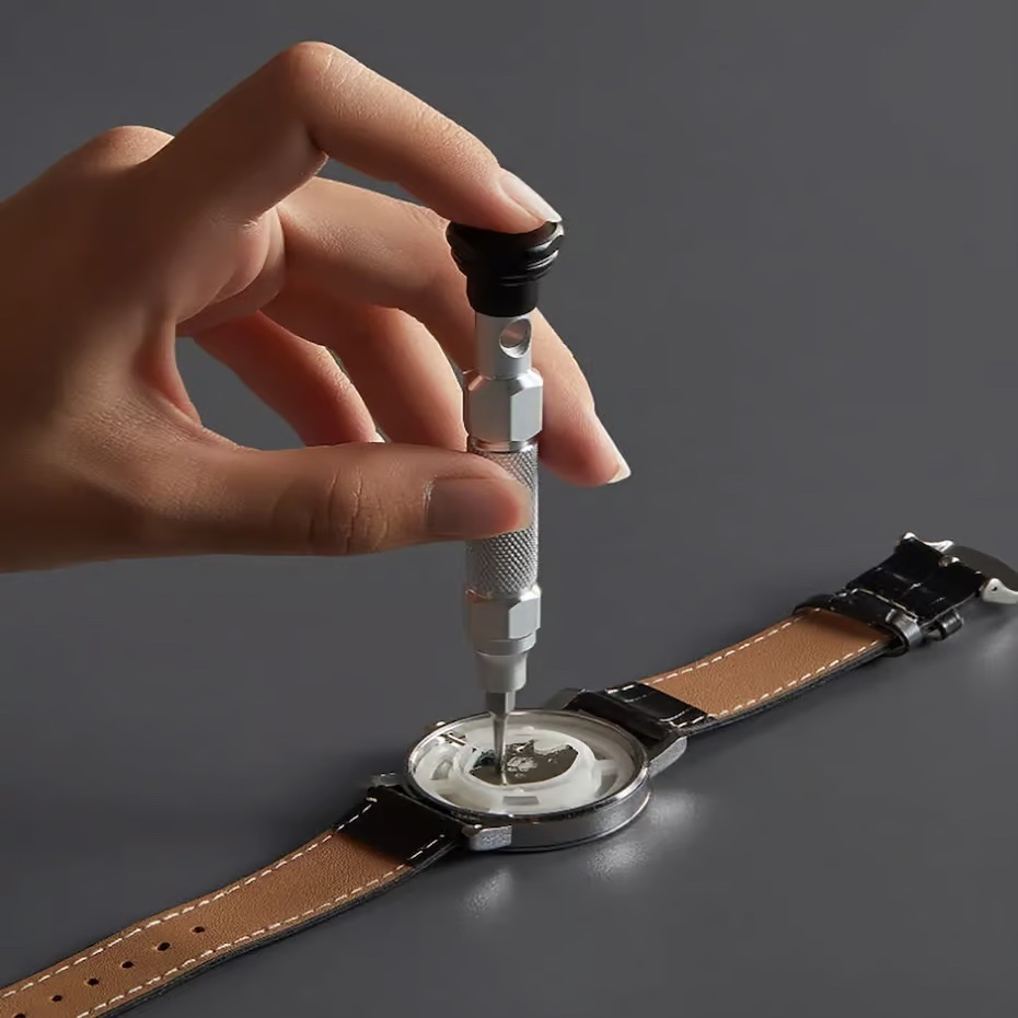 پیچ گوشتی یوگرین مدل 15354 بسته 38 عددی