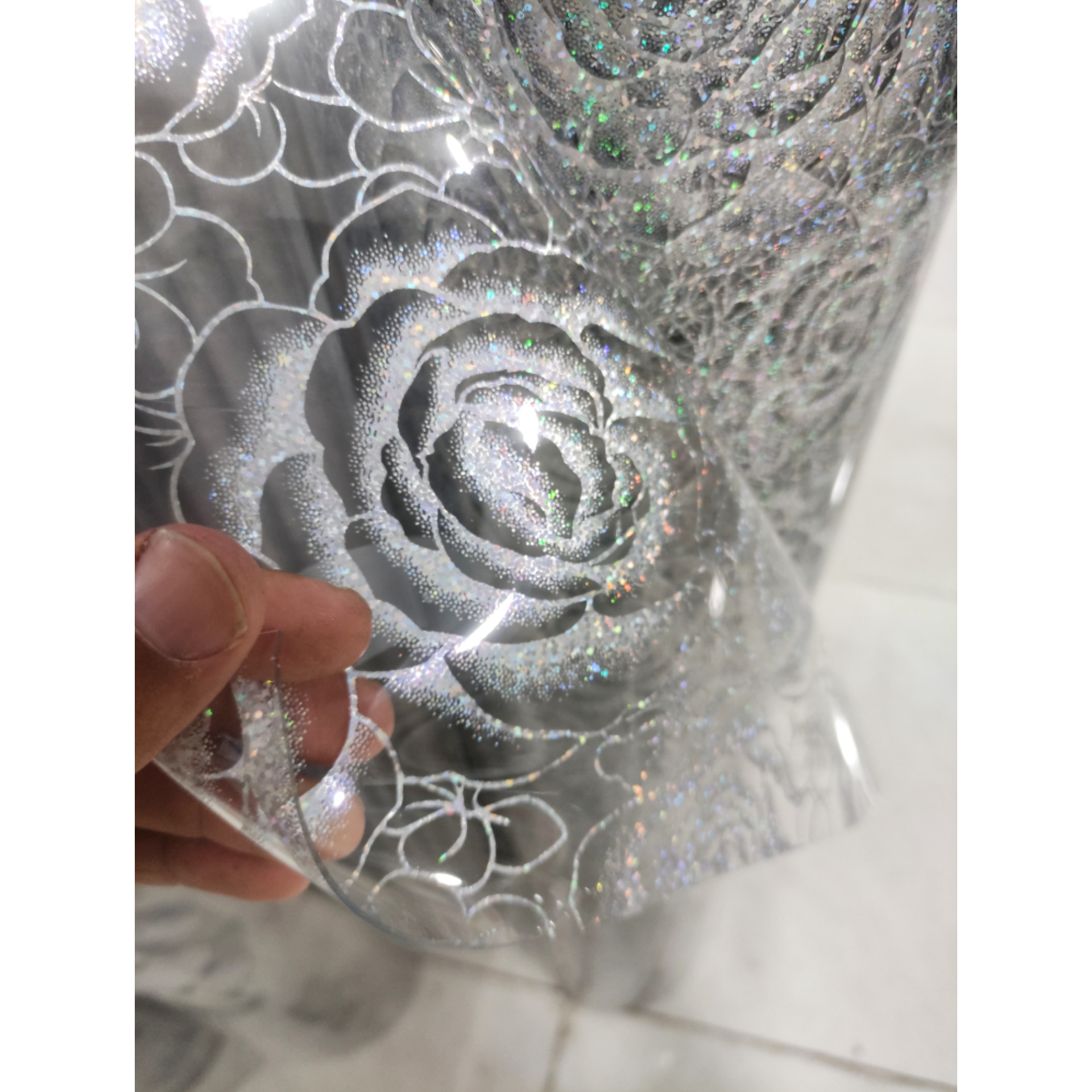 طلق رومیزی مدل گل رز کد 1mil سایز 100*100 سانتی متر