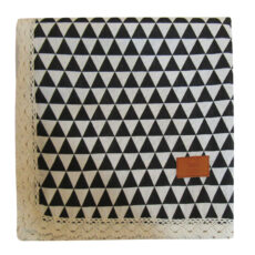 رومیزی هوم اند لایف مدل لینوود S طرح مثلثی کد 020006