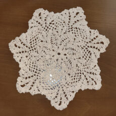 رومیزی قلاب بافی طرح گل 7 گلبرگی