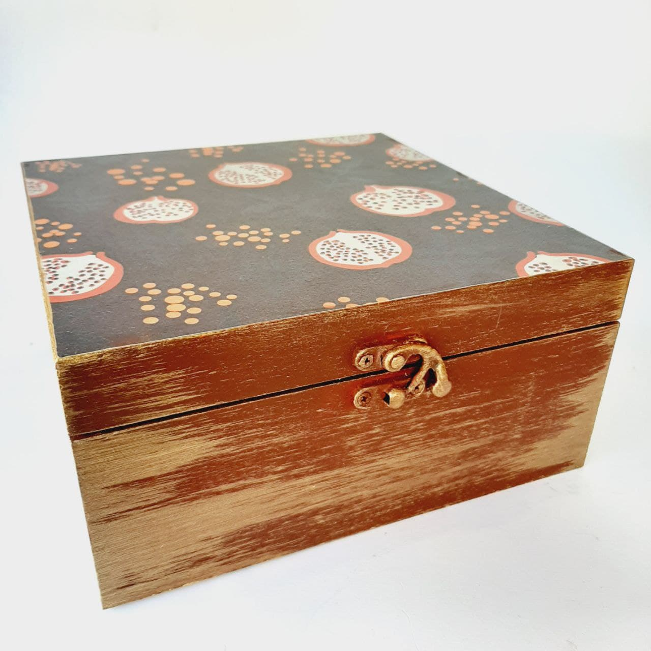 ست هدیه مدل شب یلدا کد YB12 مجموعه 17 عددی