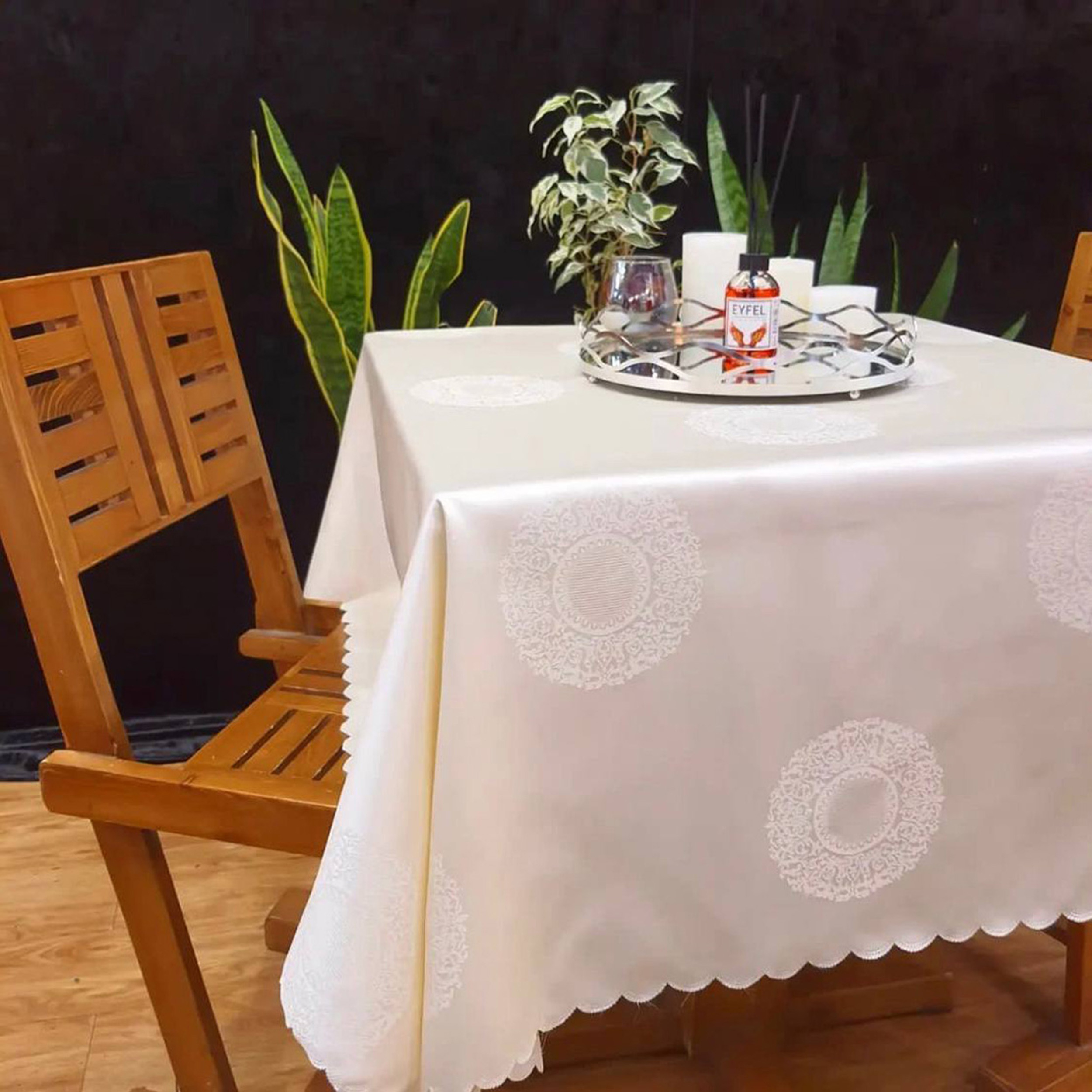 رومیزی رزین تاژ مدل رمانس سایز 150x150 سانتی‌متر