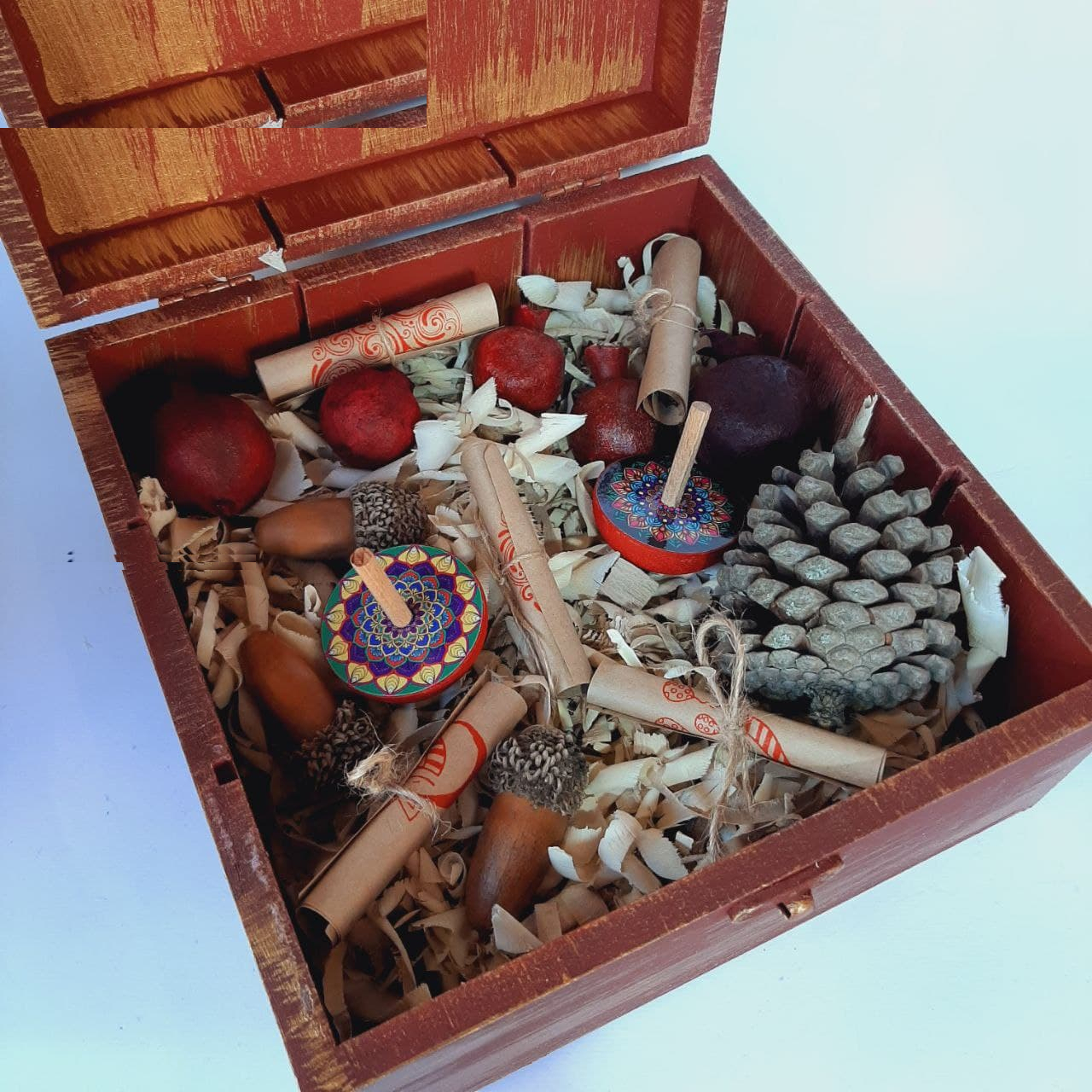 ست هدیه مدل شب یلدا کد YB12 مجموعه 17 عددی