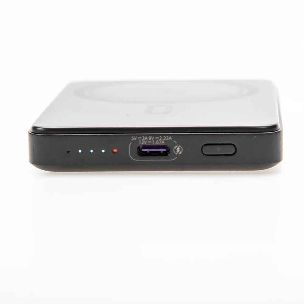 پاوربانک بی سیم 15 وات روموس مدل WSC05 131 ظرفیت 5000 میلی آمپرساعت