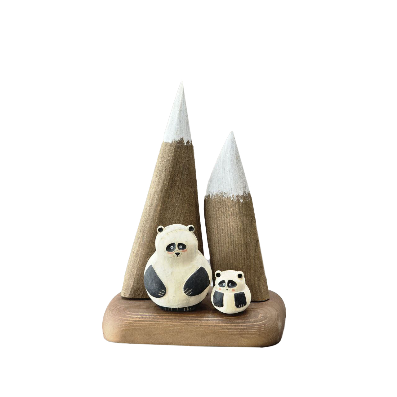 مجسمه چوبی مدل پاندا در کوهستان