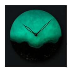 ساعت دیواری رزینی شبتاب طرح دریا و ساحل