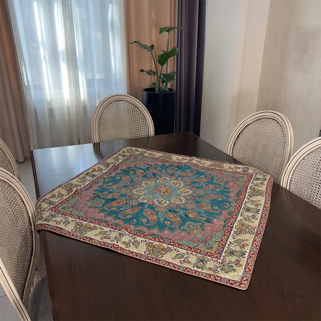 رومیزی مدل ترمه کهن سایز 100x100 سانتی‌متر