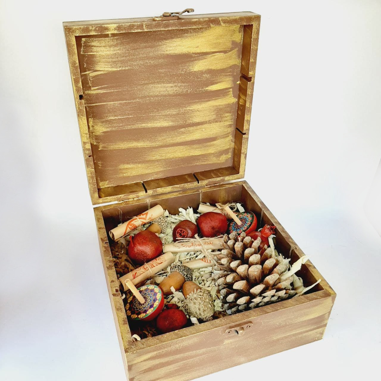 ست هدیه مدل شب یلدا کد YB14 مجموعه 17 عددی