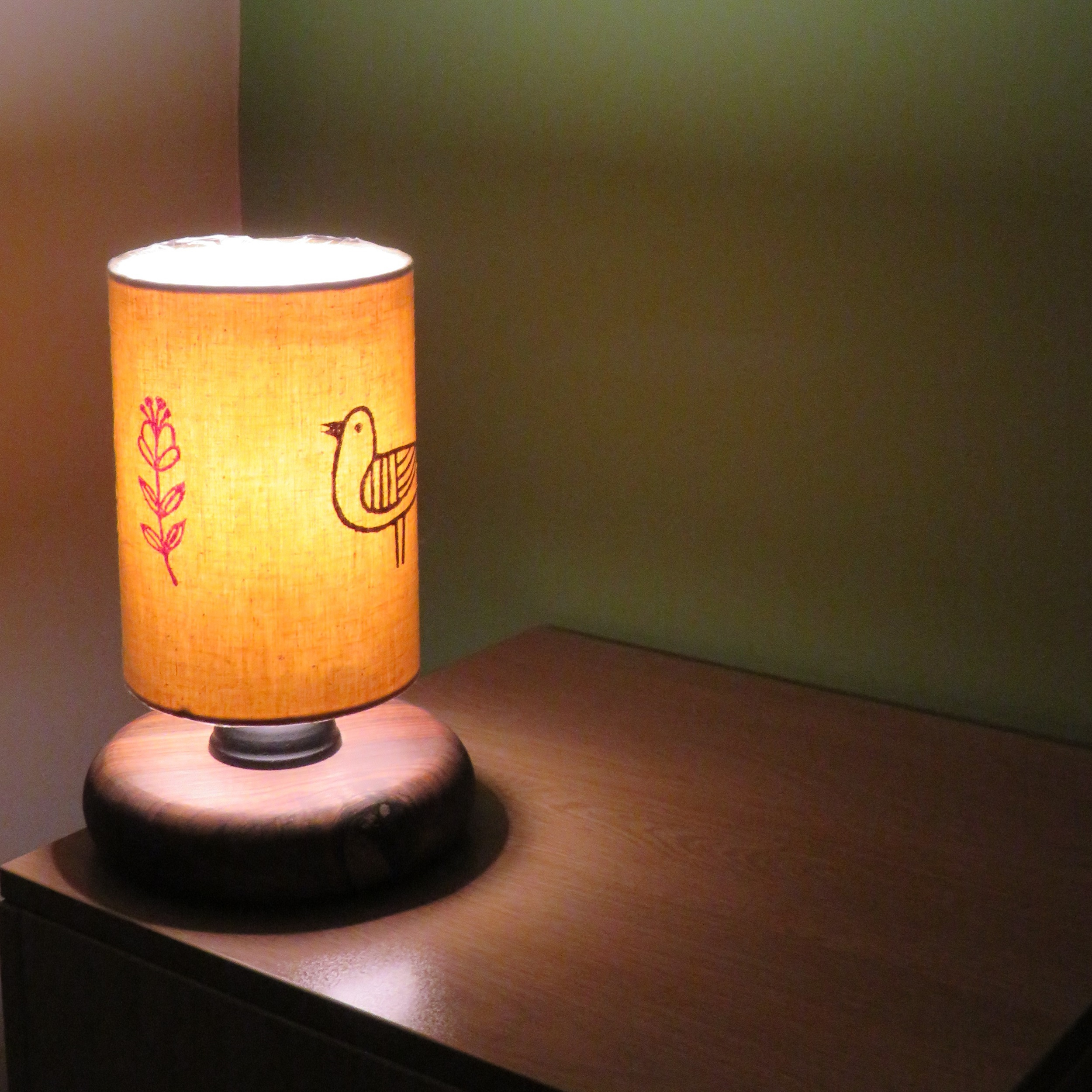 آباژور رومیزی چوبی طرح پرنده