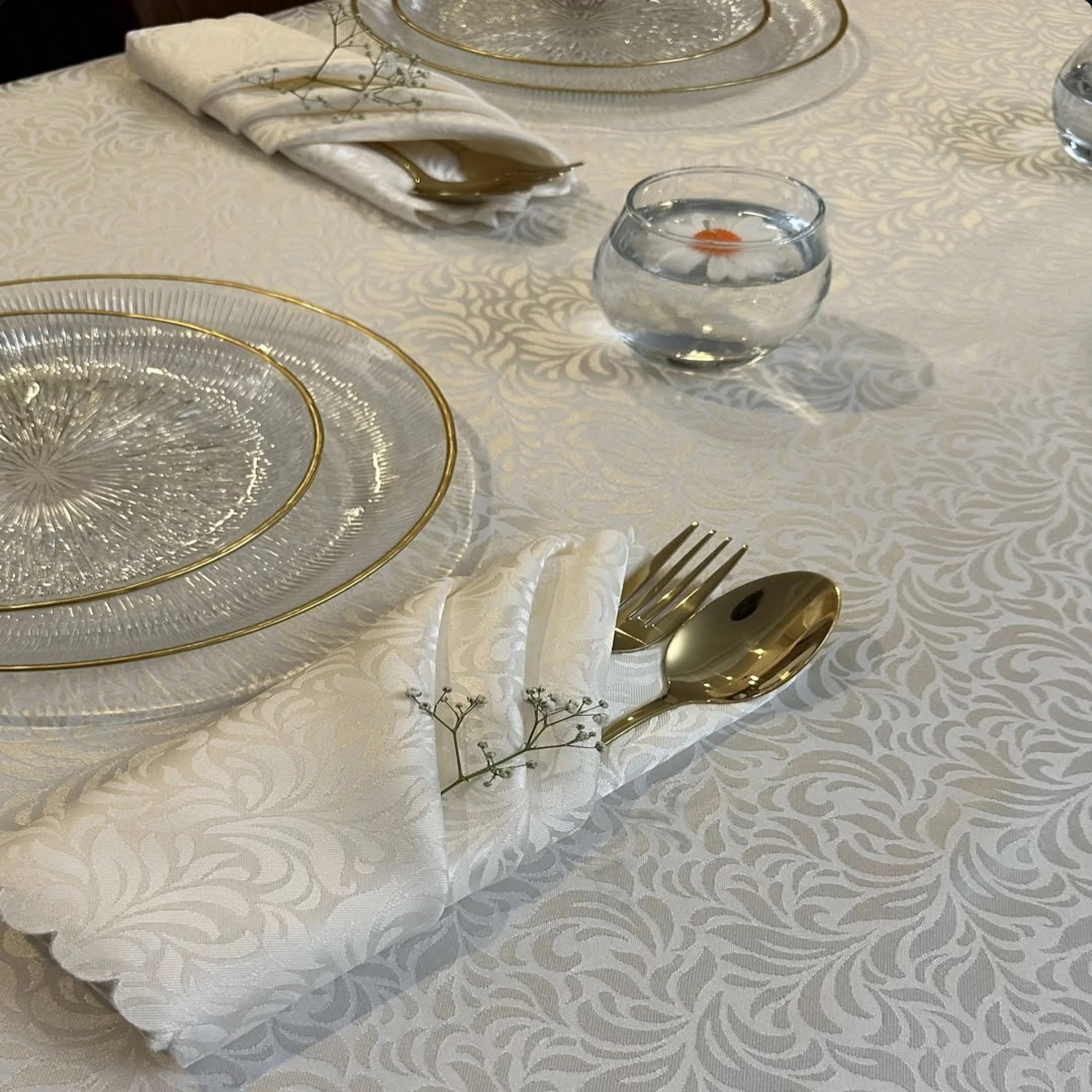 رومیزی رزین تاژ مدل پراگ گرد سایز 200x200 سانتی‌متر