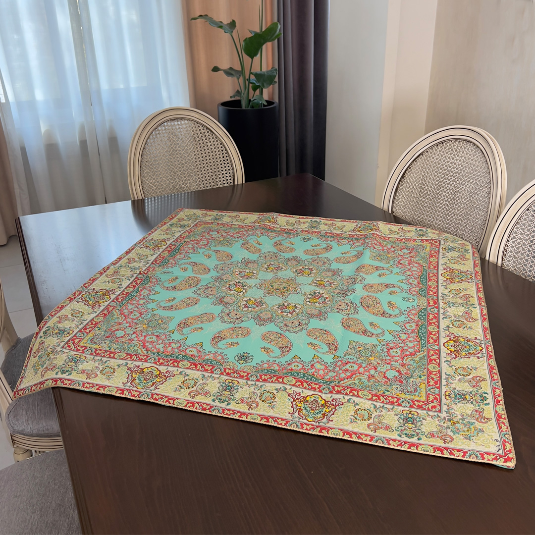 رومیزی مدل ترمه کهن سایز 100x100 سانتی‌متر