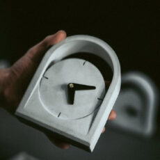 ساعت رومیزی مدل بتنی  طاقک