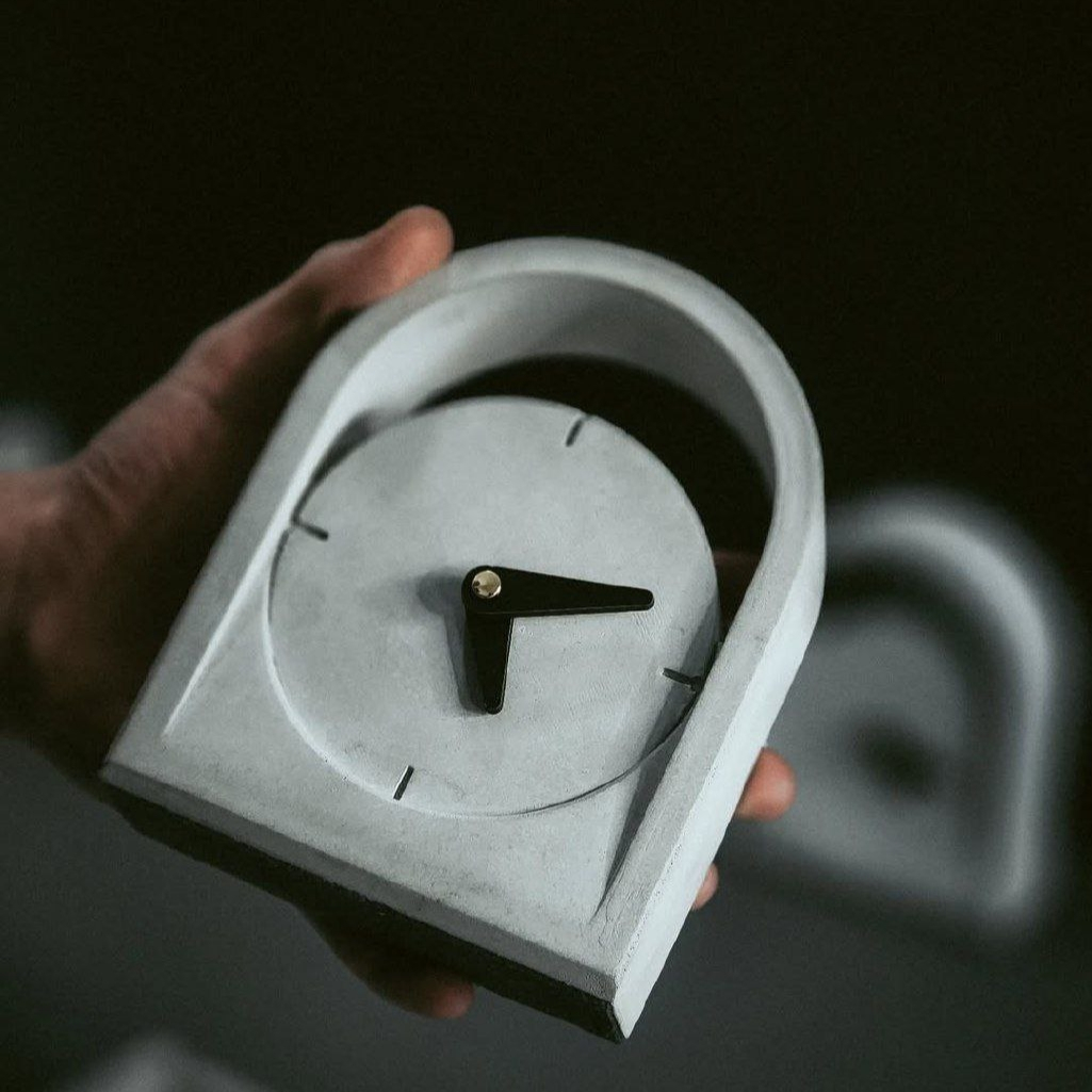 ساعت رومیزی مدل بتنی  طاقک