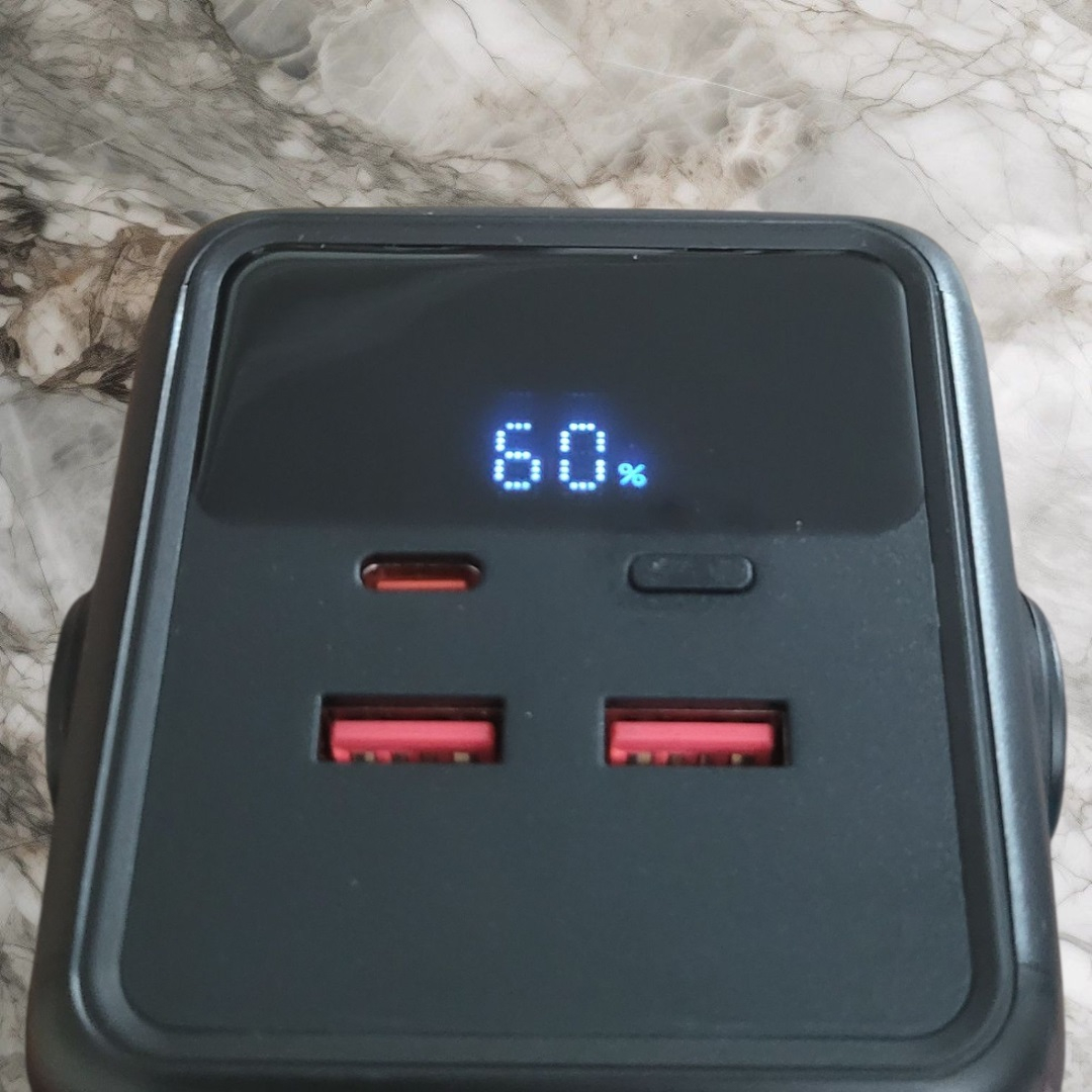 پاوربانک مدل 22.5wظرفیت 60000 میلی آمپر ساعت به همراه کابل تبدیل USB-C