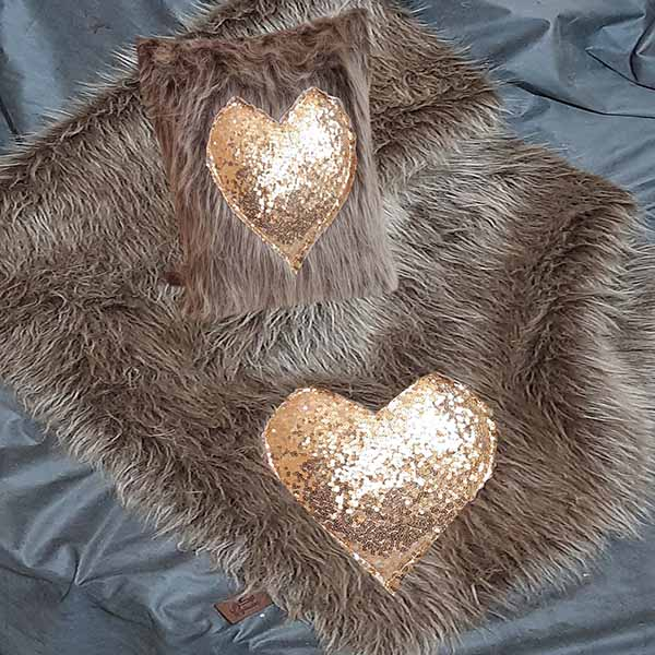 کوسن تیگران مفشوو مدل قلبی کد M3 مجموعه 3 عددی به همراه شال مبل