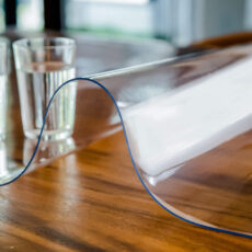 طلق رومیزی مدل کریستال ضخیم 2mm سایز 240x60 سانتی متر