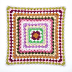 رومیزی بافتنی طرح گلدیس مدل مربعی