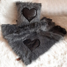 کوسن تیگران مفشوو مدل لاو به همراه شال مبل