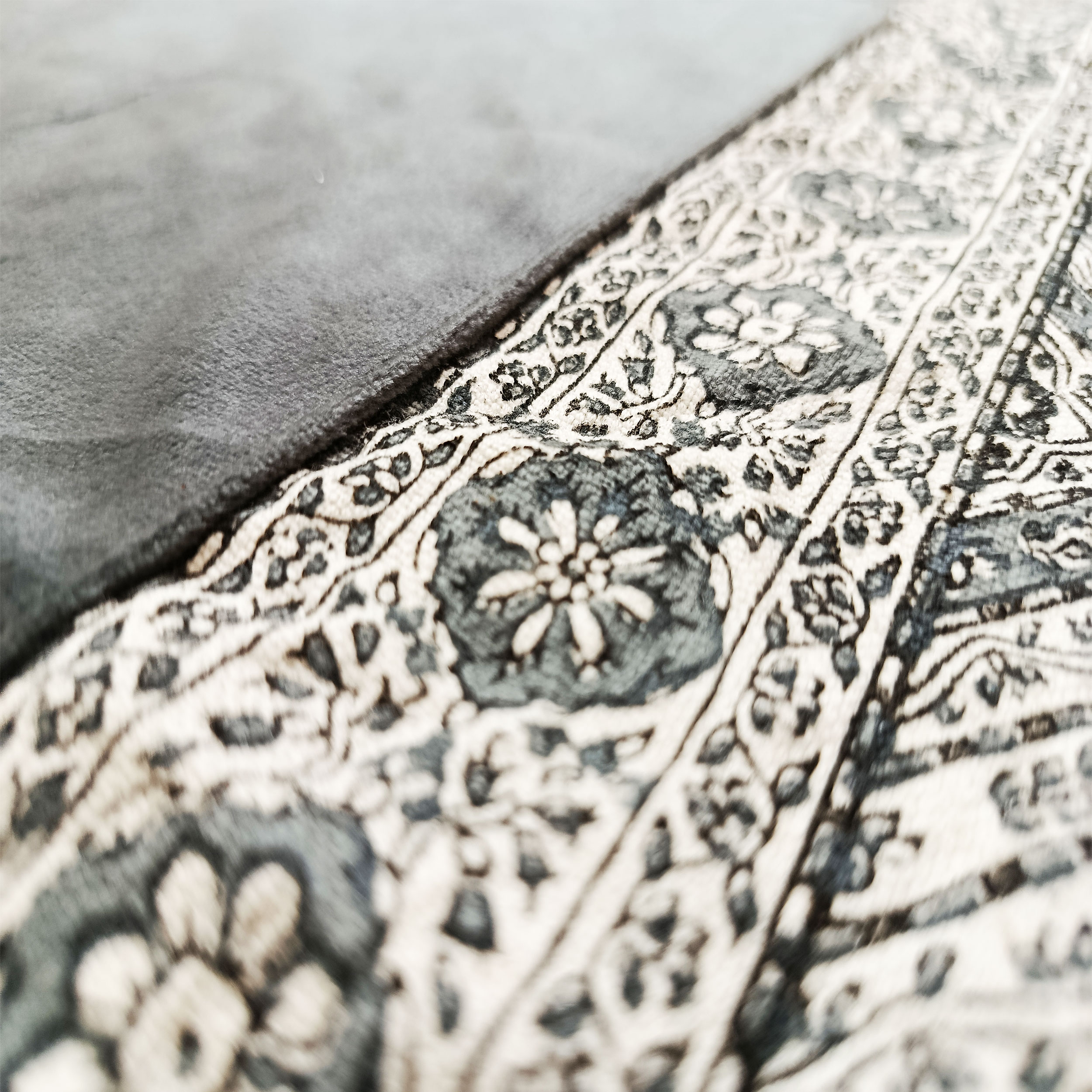 رومیزی مخمل مدل سنتی