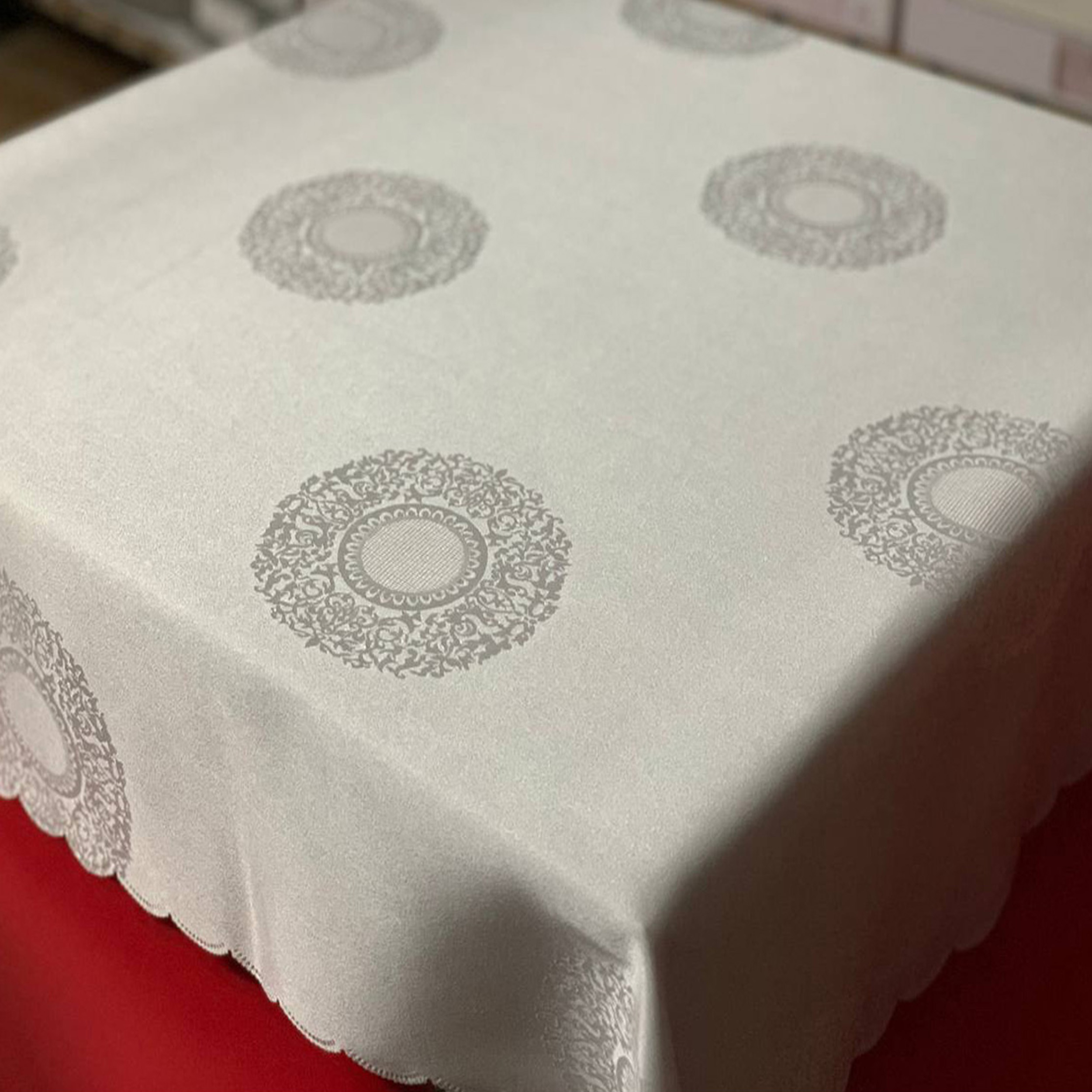 رومیزی رزین تاژ مدل رمانس سایز 180x150 سانتی‌متر