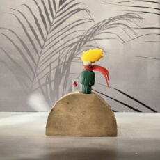 مجسمه چوبی مدل شازده کوچولو روی سیاره