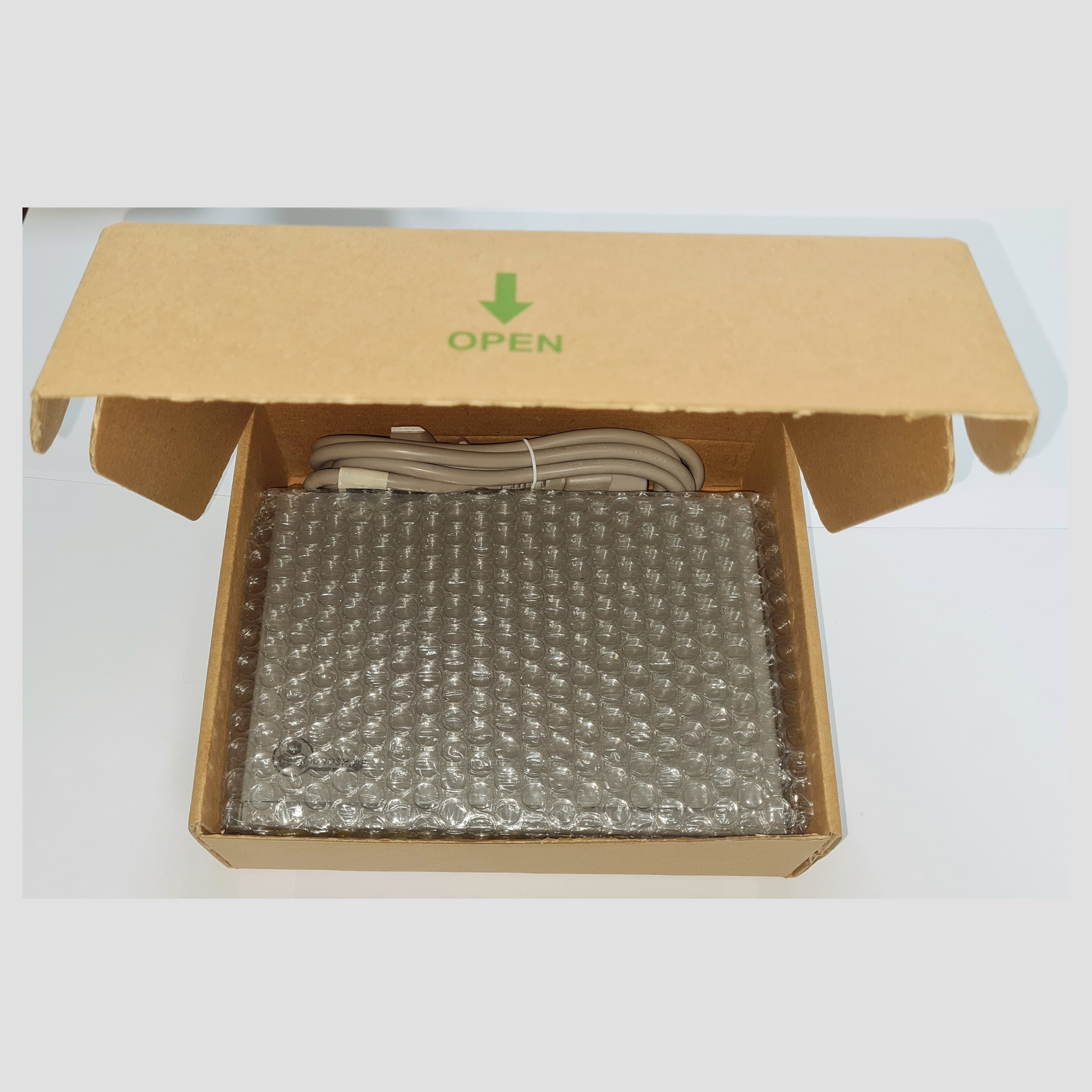 سوییچ 4 پورت POE کوروش مدل DAK642EPS