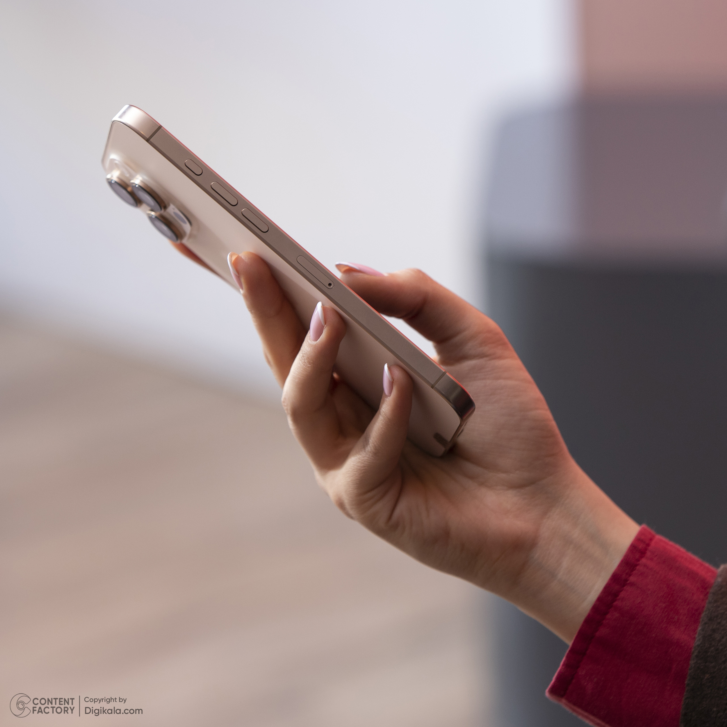 گوشی موبایل اپل مدل iPhone 16 Pro Max ZAA دو سیم کارت ظرفیت 256 گیگابایت و رم 8 گیگابایت - به همراه هدفون بلوتوثی اپل مدل AirPods 4