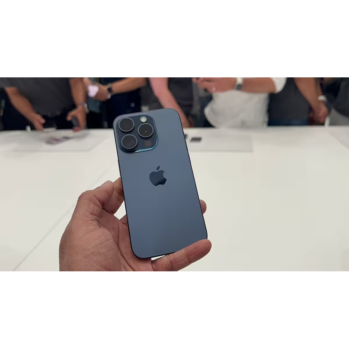 گوشی موبایل اپل مدل iPhone 15 Pro Max ZAA دو سیم کارت ظرفیت 256 گیگابایت و رم 8 گیگابایت