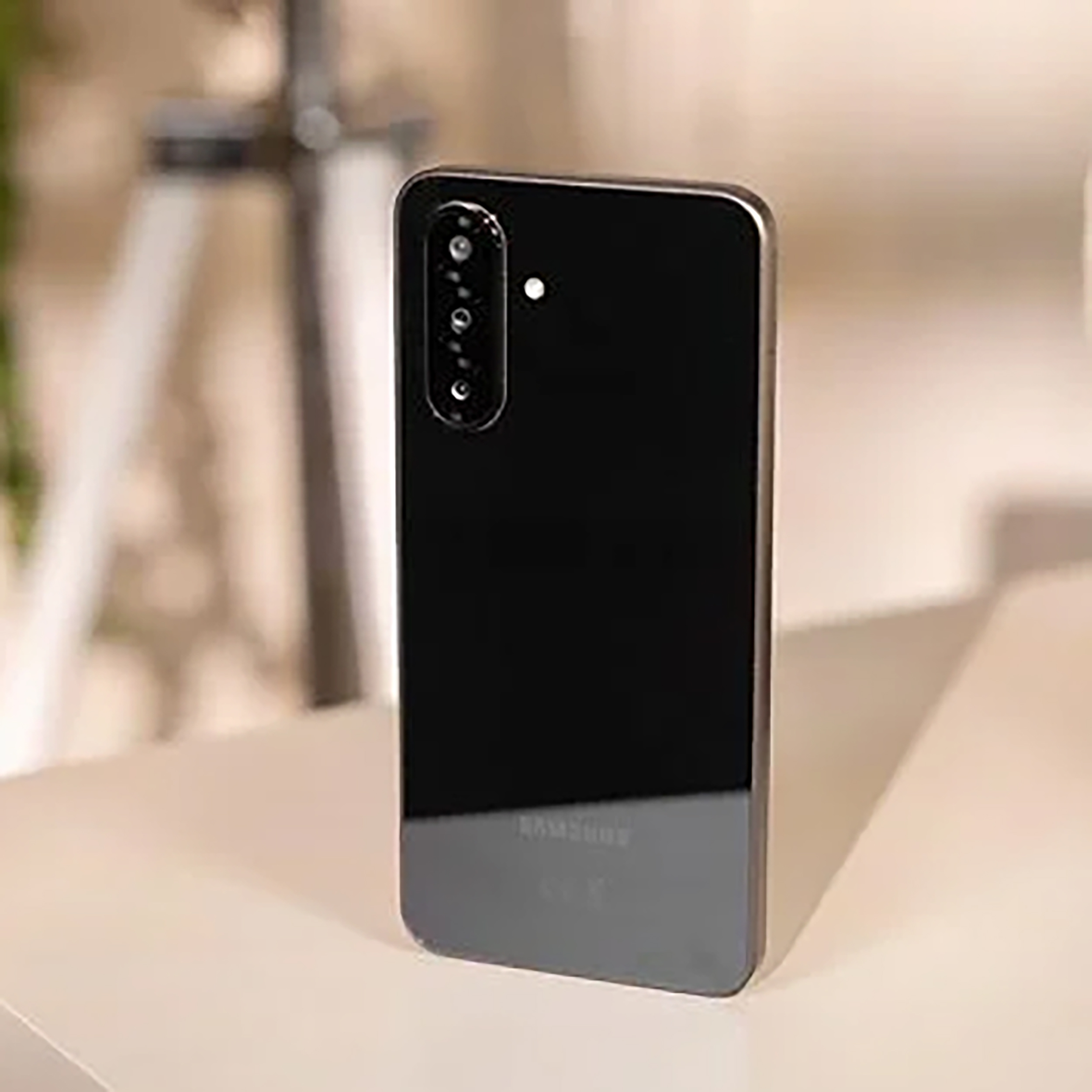 گوشی موبایل سامسونگ مدل Galaxy A26 دو سیم کارت ظرفیت 256 گیگابایت و رم 8 گیگابایت - به همراه شارژر 25 وات سامسونگ