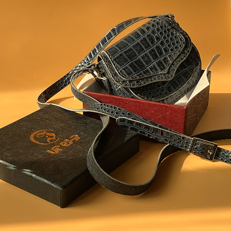 کیف دوشی زنانه خانه چرم آنا مدل 15051