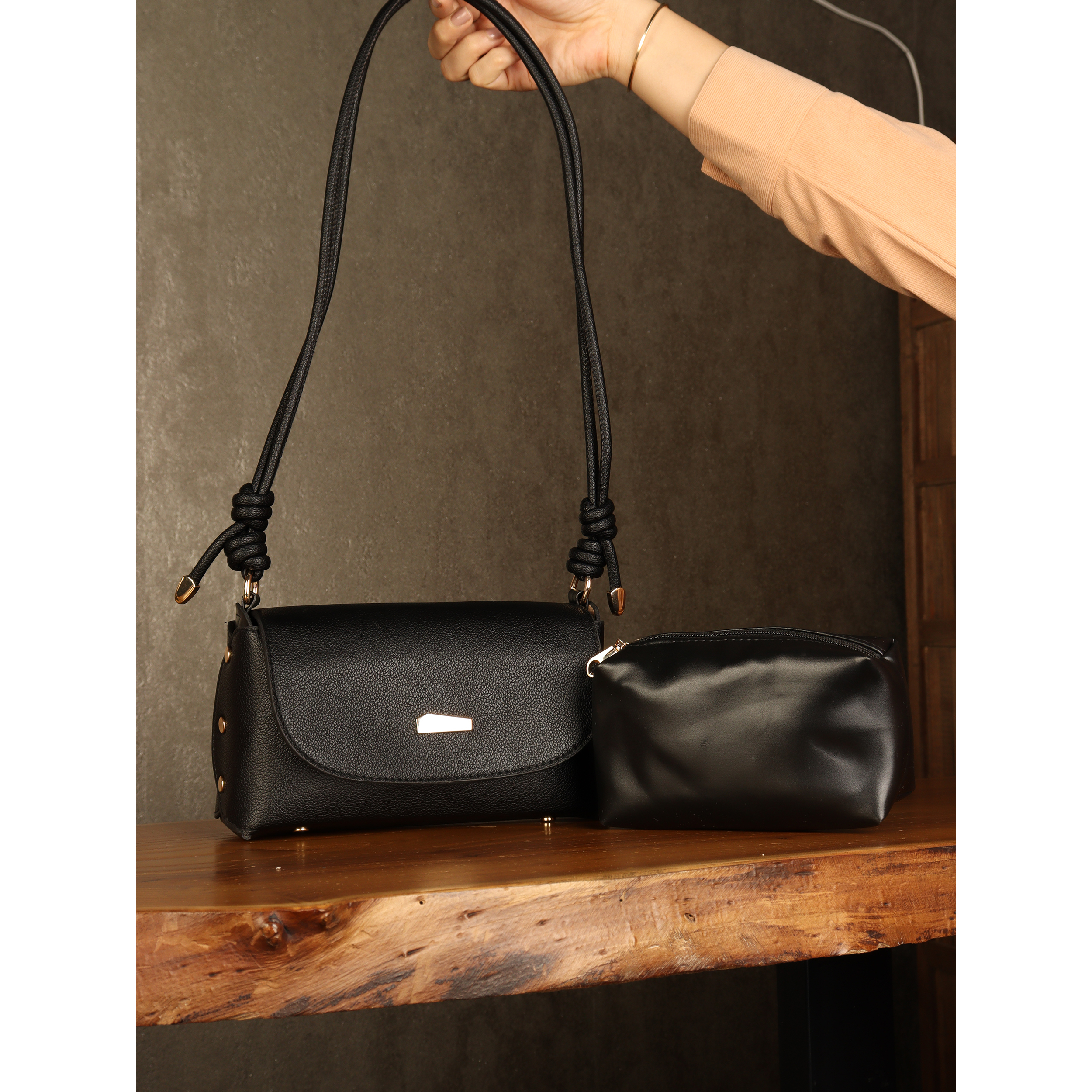 کیف دوشی زنانه بیورا مدل zf0931