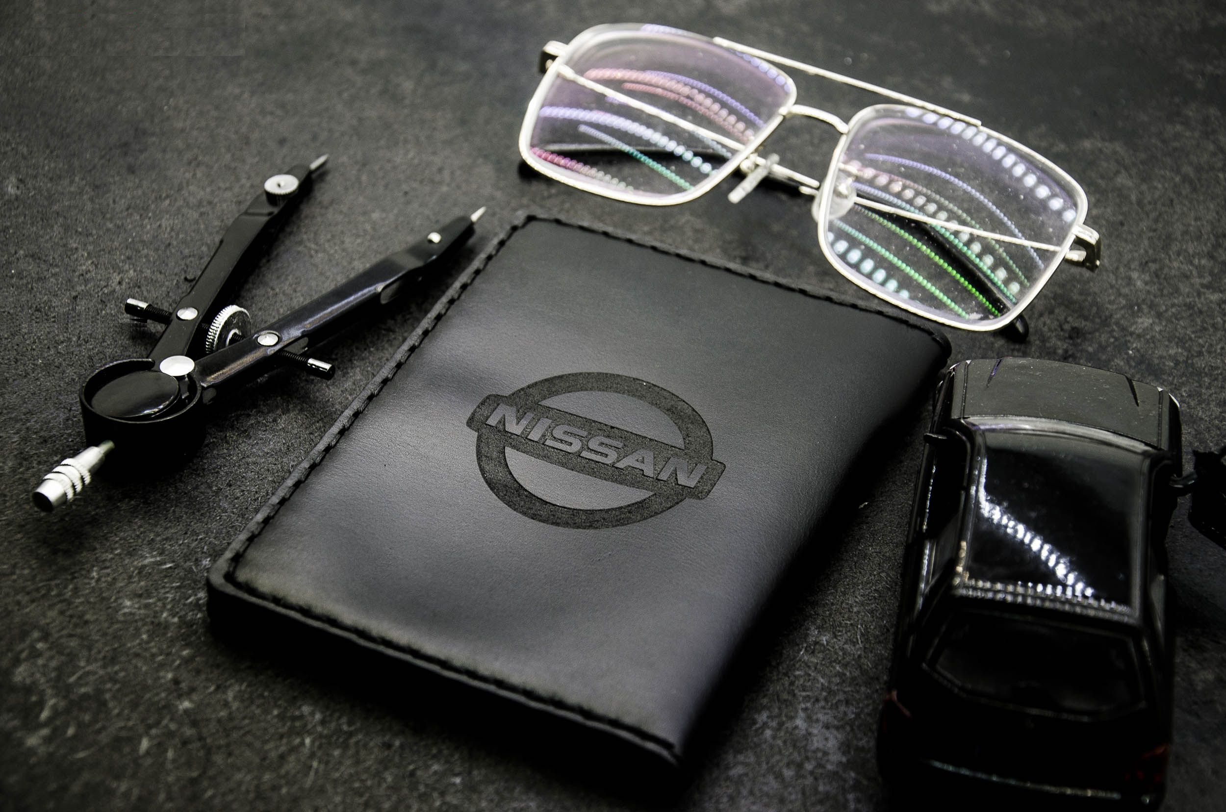 کیف مدارک مردانه چرمینه اسپرت طرح نیسان کد 43024-B