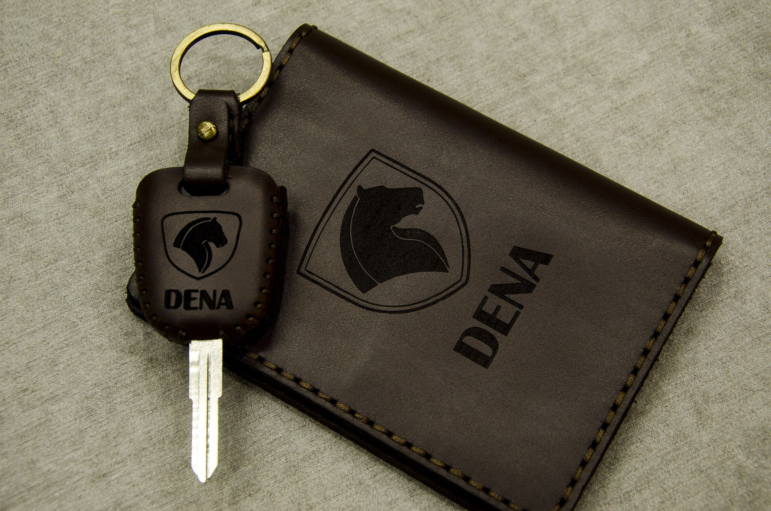 ست هدیه چرمینه اسپرت طرح دنا کد 40027