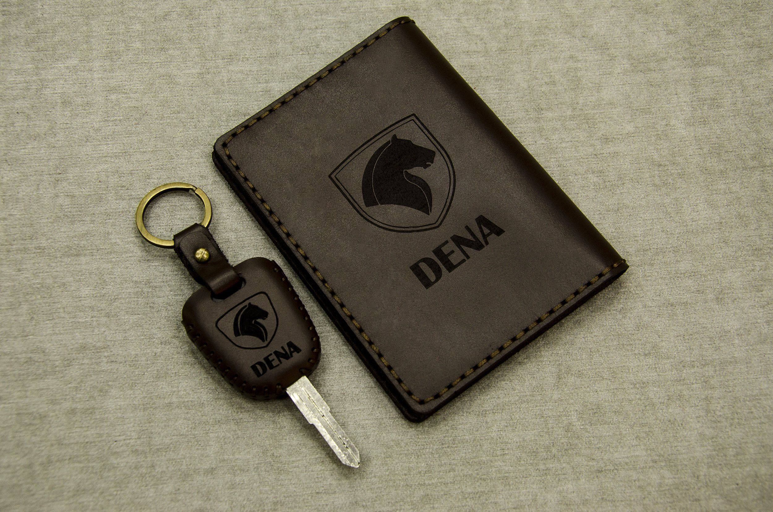 ست هدیه چرمینه اسپرت طرح دنا کد 40027