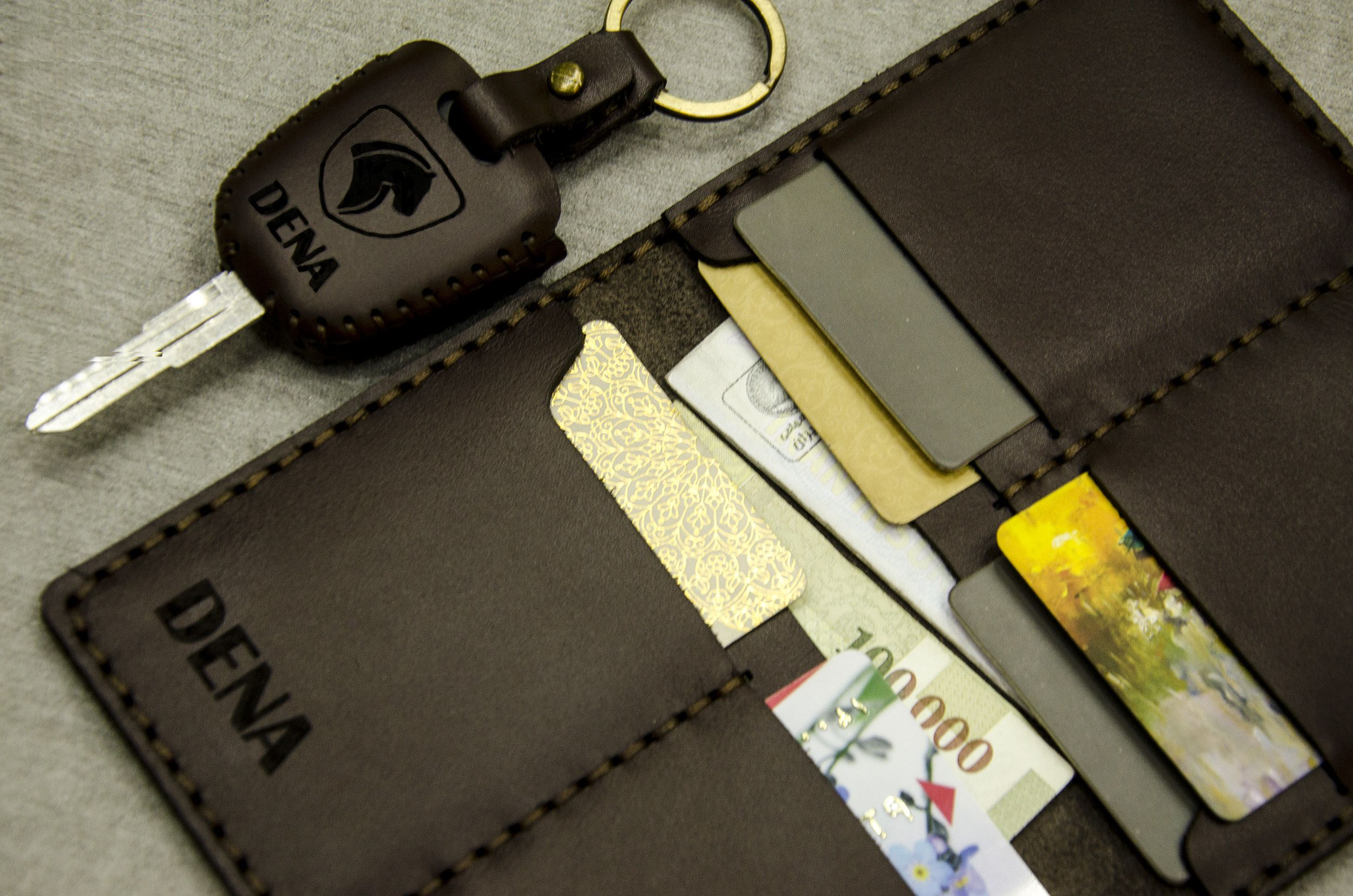 ست هدیه چرمینه اسپرت طرح دنا کد 40027