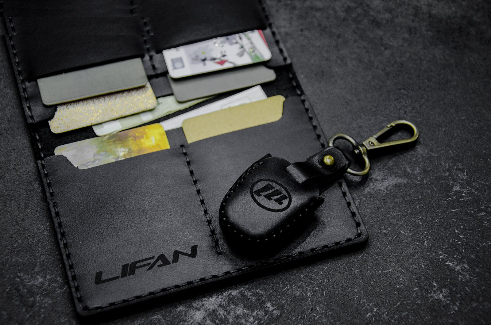 ست هدیه چرمینه اسپرت طرح لیفان کد 57027-B