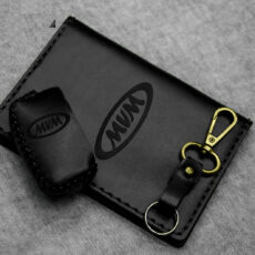 ست هدیه چرمینه اسپرت طرح ام وی ام کد 34027-BT2